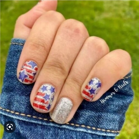 🎉Former HP!🎉*Retired* Color Street: Glitz and Glory | Fourth of July Patriotic - Picture 7 of 13